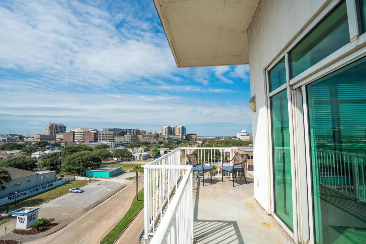 Appartamento Sea It All Infinity Pool Ocean Views Steps From The Beach - A Perfect Romantic Getaway Galveston Esterno foto